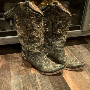 Circle G women’s snip toe boots size 8M